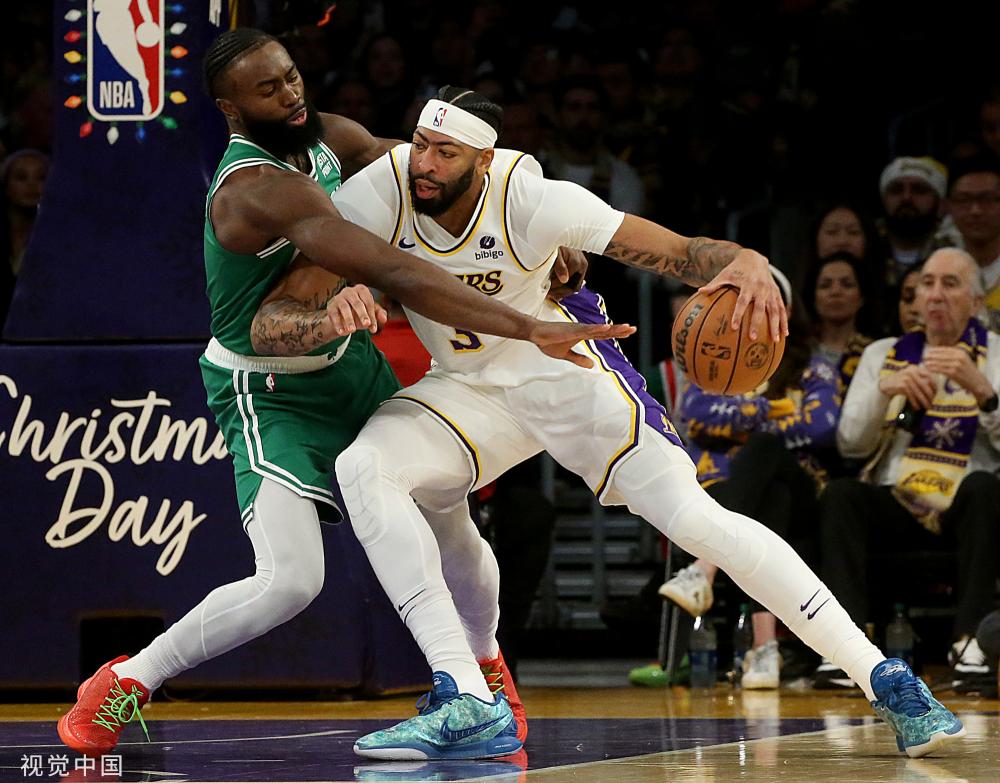 成鲜明对比 成鲜明对比