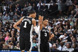 毫无顾忌地 毫无顾忌地